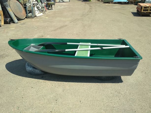 Продам новую пластиковую лодку