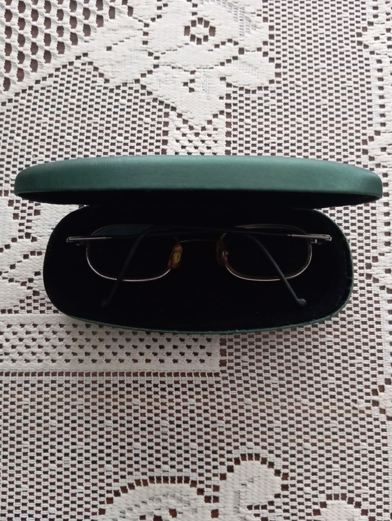 Etui pokrowiec na okulary zamykany