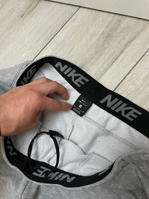 Спортивні штани Nike