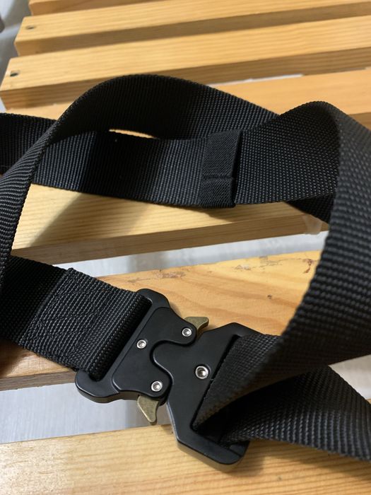 Чорний тактичний військовий ремінь з металевою пряжкою