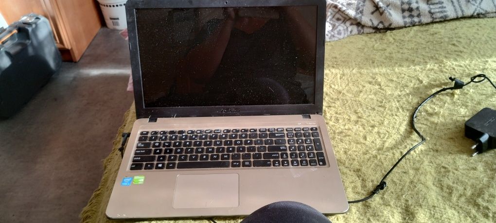 Laptop ASUS F540L