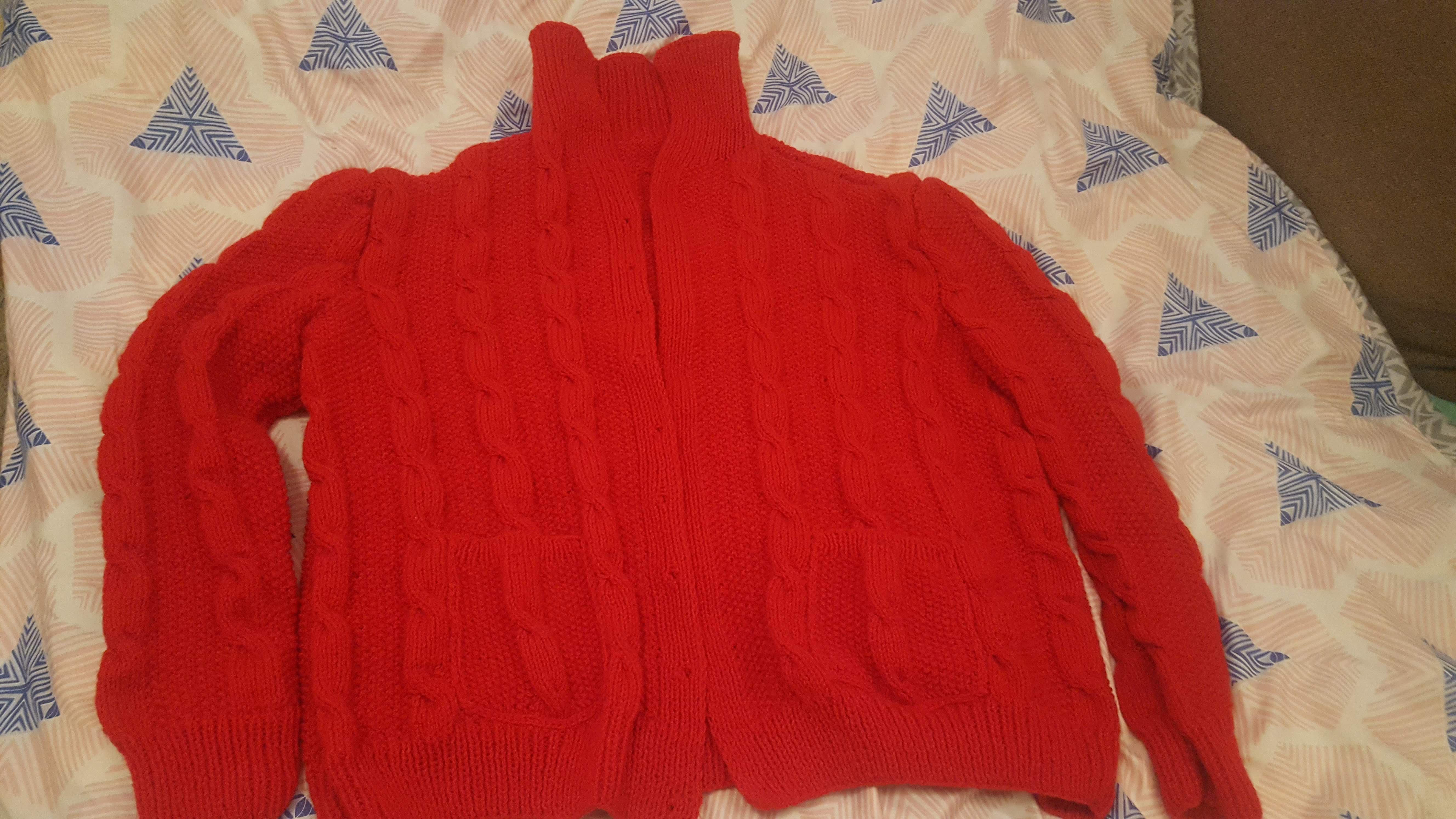 Sweter z wełny ręcznie robiony