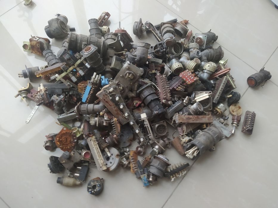 Радіодеталі -розєми вагою 6кг