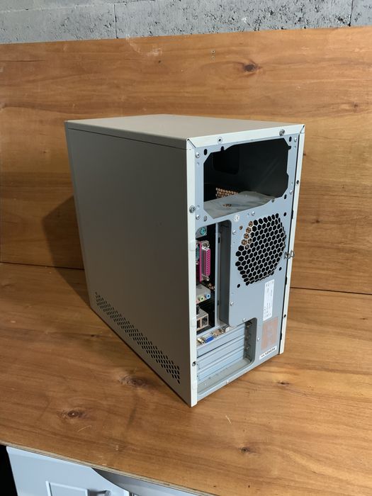 Корпус компьютера с платами