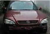 Opel Astra G com varias peças
