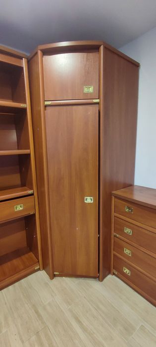 Zestaw mebli - szafa, szuflada, rogówka, komoda, biurko