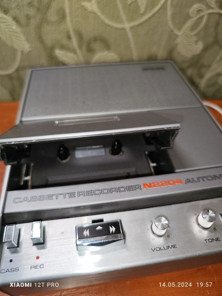 Продам PHILIPS N2204 Cassette Recorder