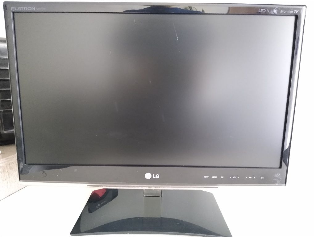 Monitor/Mały telewizor LG Flatron M2250D 22,5 cala