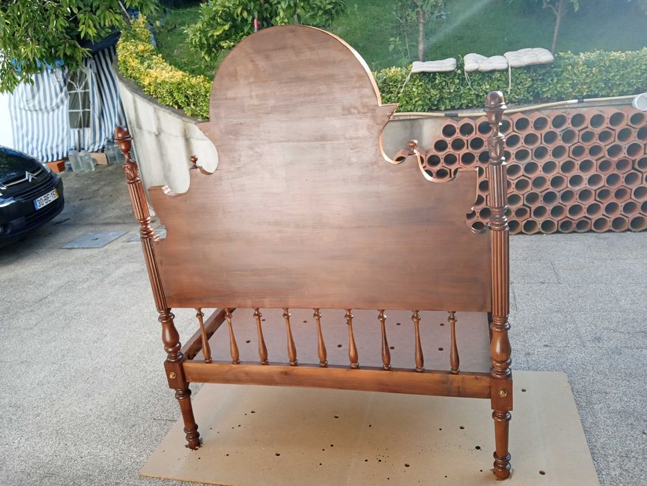 Banco em madeira maciça