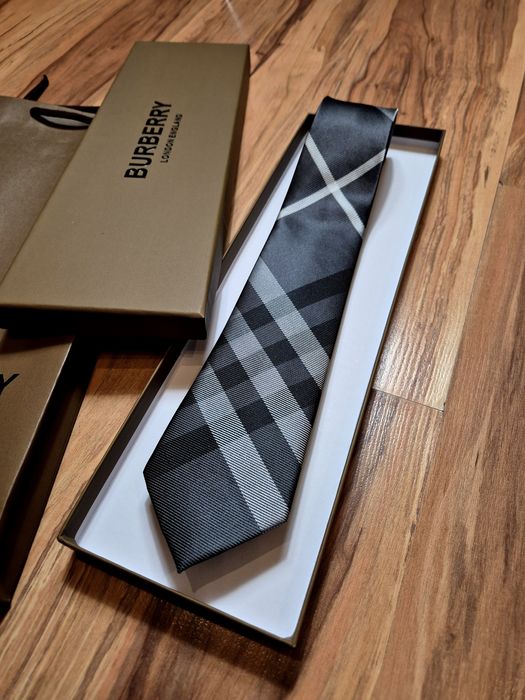 Czarny krawat Burberry
