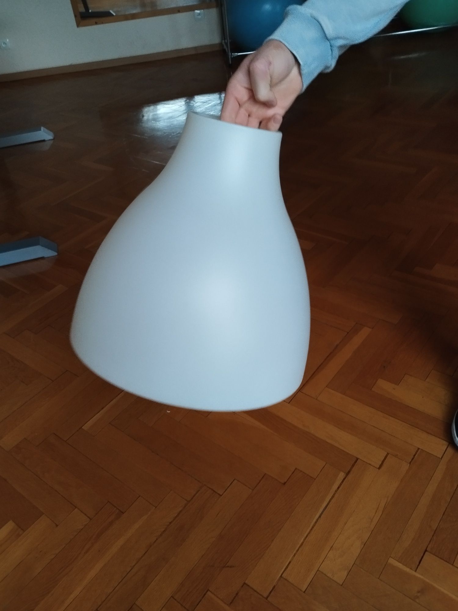 Lampy wiszące białe