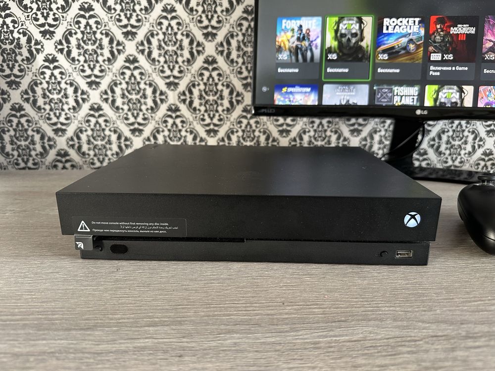 Ігрова приставка Xbox One X | 1TB
