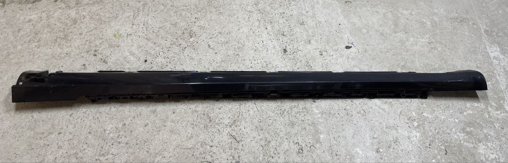 Tesla Model S накладка порога ліва