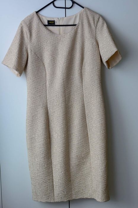 Sukienka beżowa z błyszczącą nitką, rozmiar 44, wesele