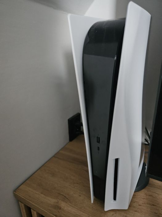 Playstation 5 1 pad 3 gry