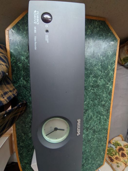 Продам відеомагнітофон на касети  Philips VR969