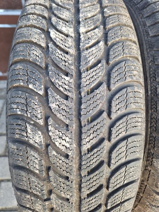 Cztery zimowe opony marki Dębica 185/65 R14