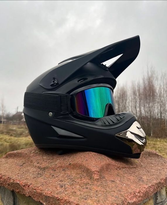 Мотошолом, шлем для мотоцикла, мотоекіп, шолом