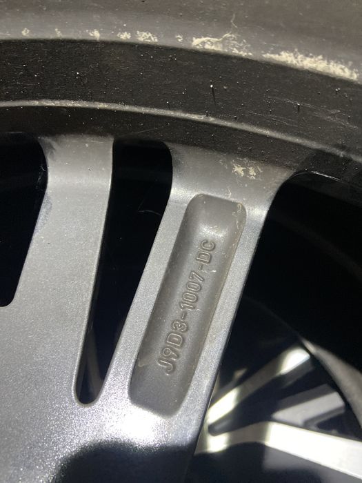 Колісні диски з резиною 255/40/22 до автомобіля Jaguar i-pace