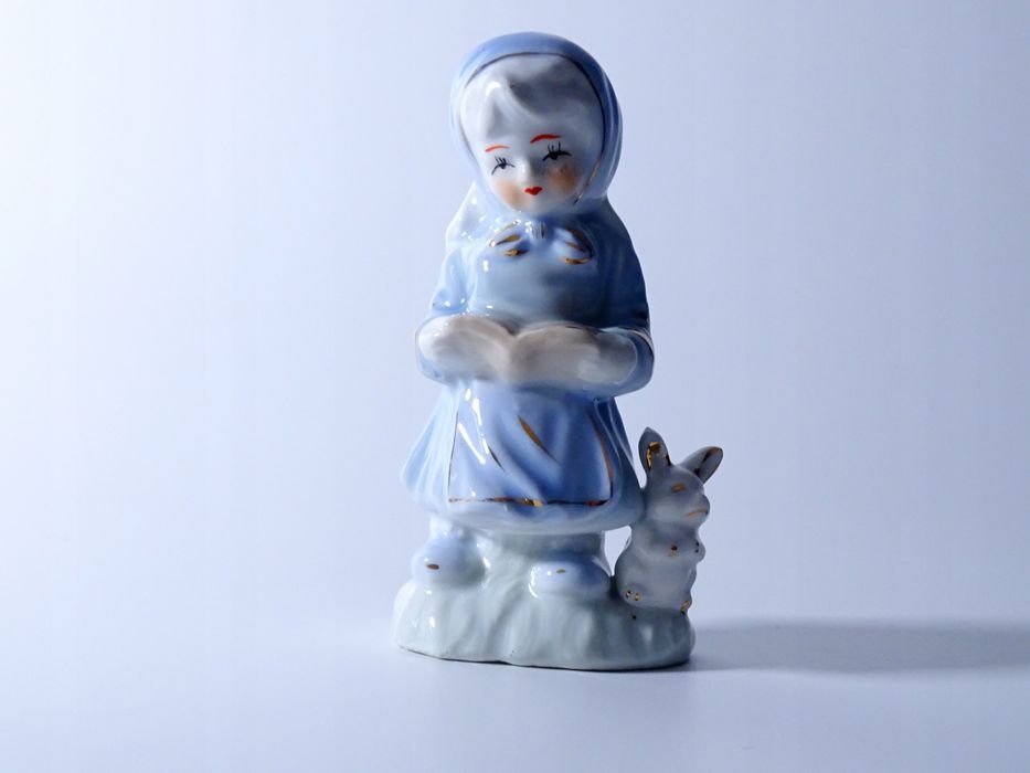 piękna stara figurka porcelanowa dziewczynka