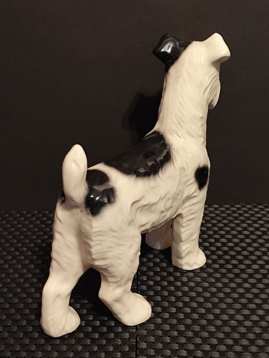 Porcelana Figurka Psa Foksterier Schaubachkunst H 23 cm