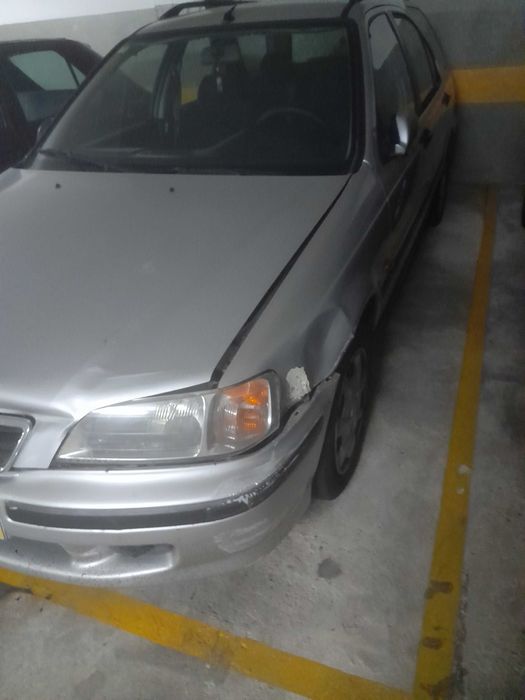 Carro honda cinzento