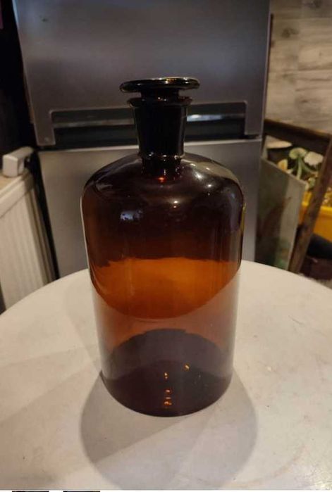 Przedwojenna brązowa szklana butla apteczna