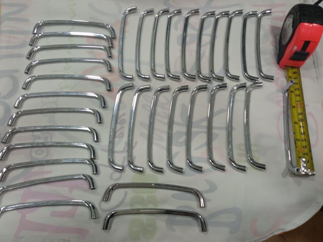 1€ a unidade puxadores novos, entrego em Rio tinto ou envio CTT