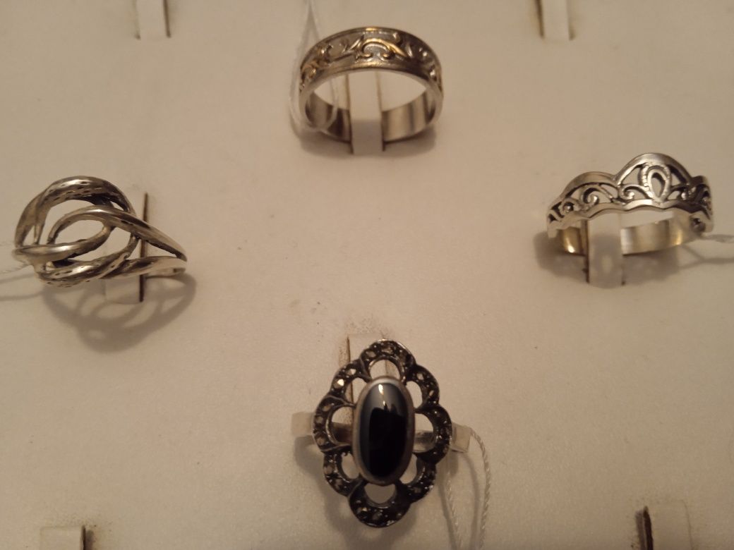 Продам серебрянное кольцо