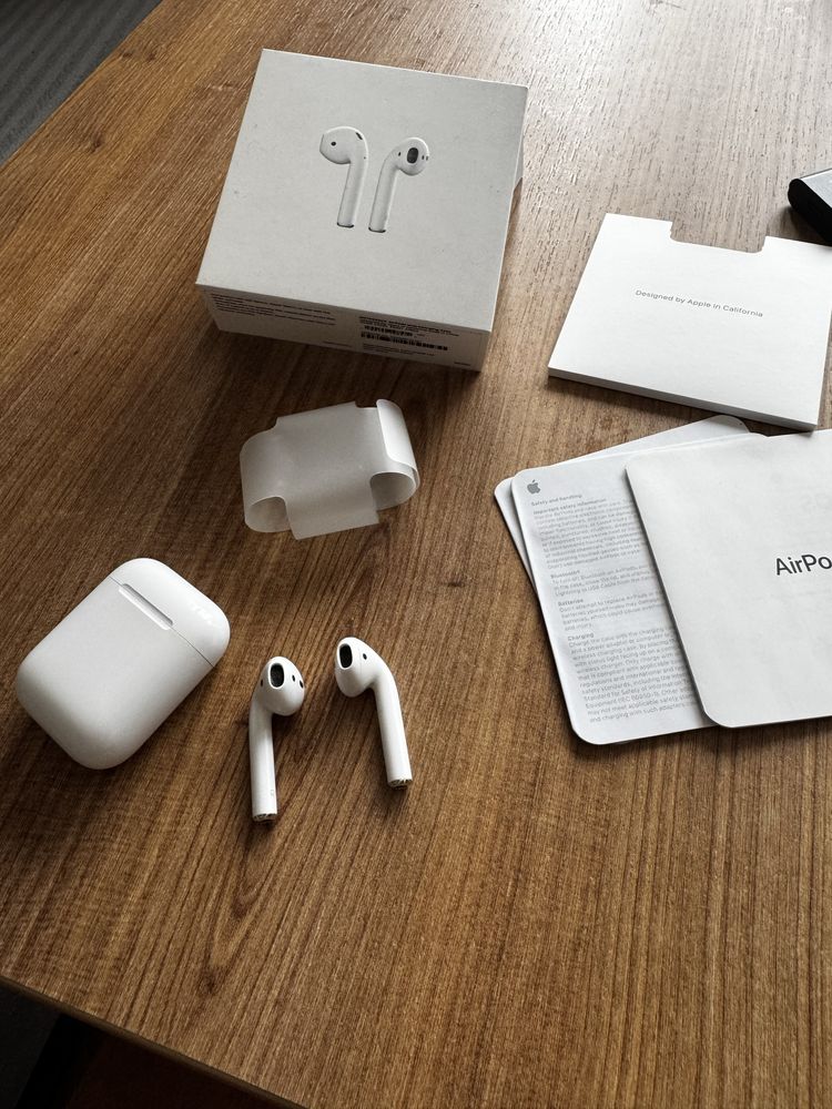 Oryginalne Apple AirPods 2 -  A2031 / MV7N2ZM/A