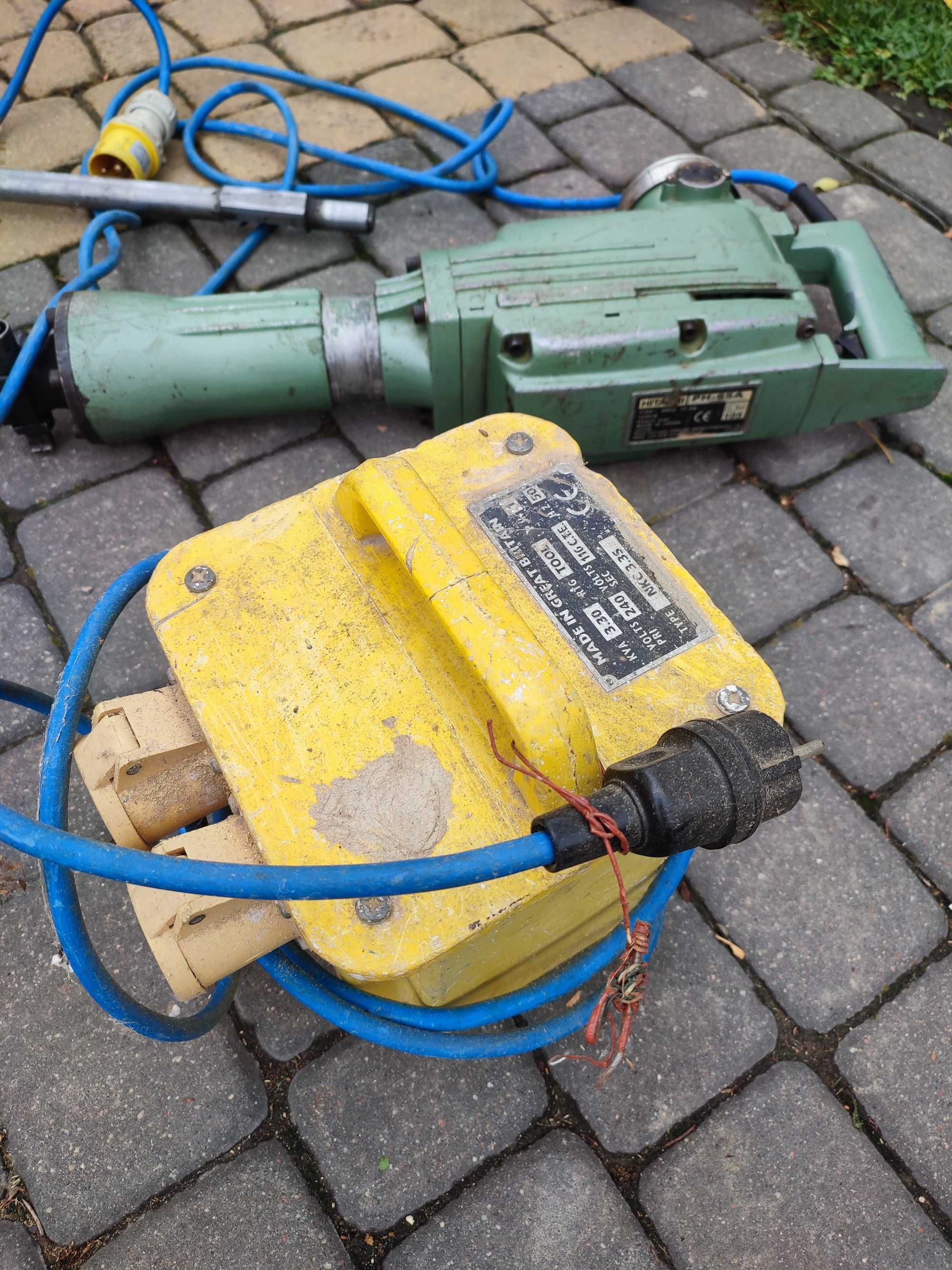 Młot wyburzeniowy Hitachi PH-65A + kostka 220-110