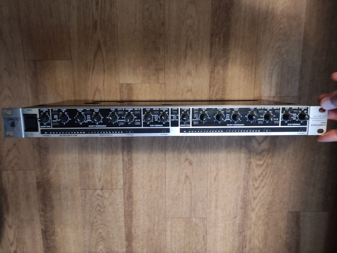 Компресор Behringer Composer Pro MDX 2200
