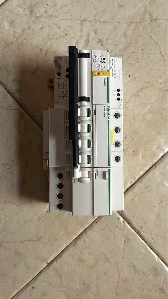 Disjuntor diferencial Vigi iC60 + Disjuntor IC60H - 4P - 25A - Curva C