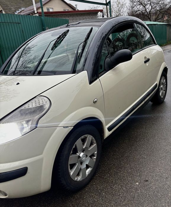 Продам автомобіль який точно привертає увагу на дорозі!