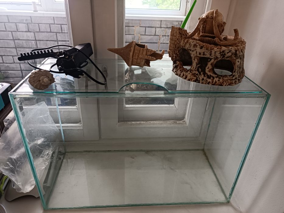 Продам аквариум со всеми атрибутами