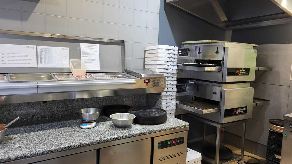 ODSTĘPIE pizzerię / 3 w pełni wyposażone lokale gastronomiczne