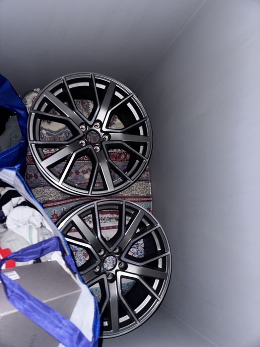 Audi Sport R19 8.5J ET40 Номер детали 8W0601025DH