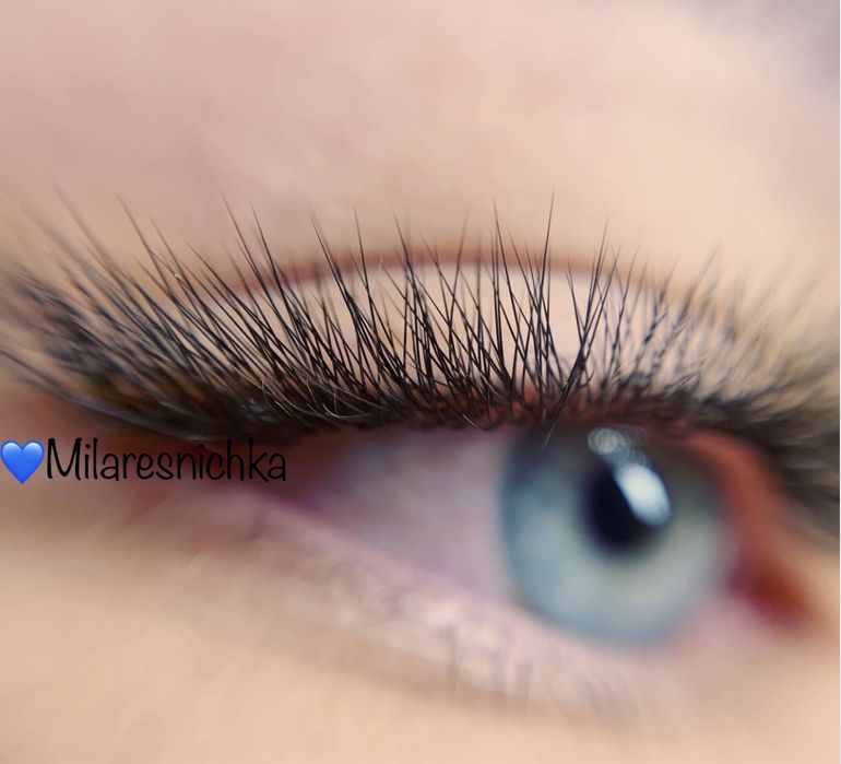 Наращивание ресниц Окрашивание бровей
