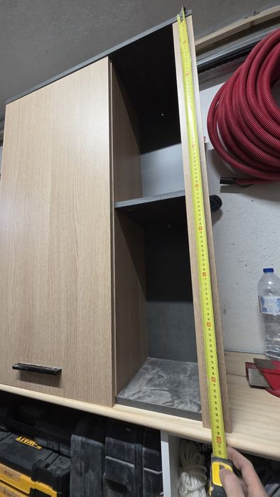 Móvel de parede em cor carvalho/preto