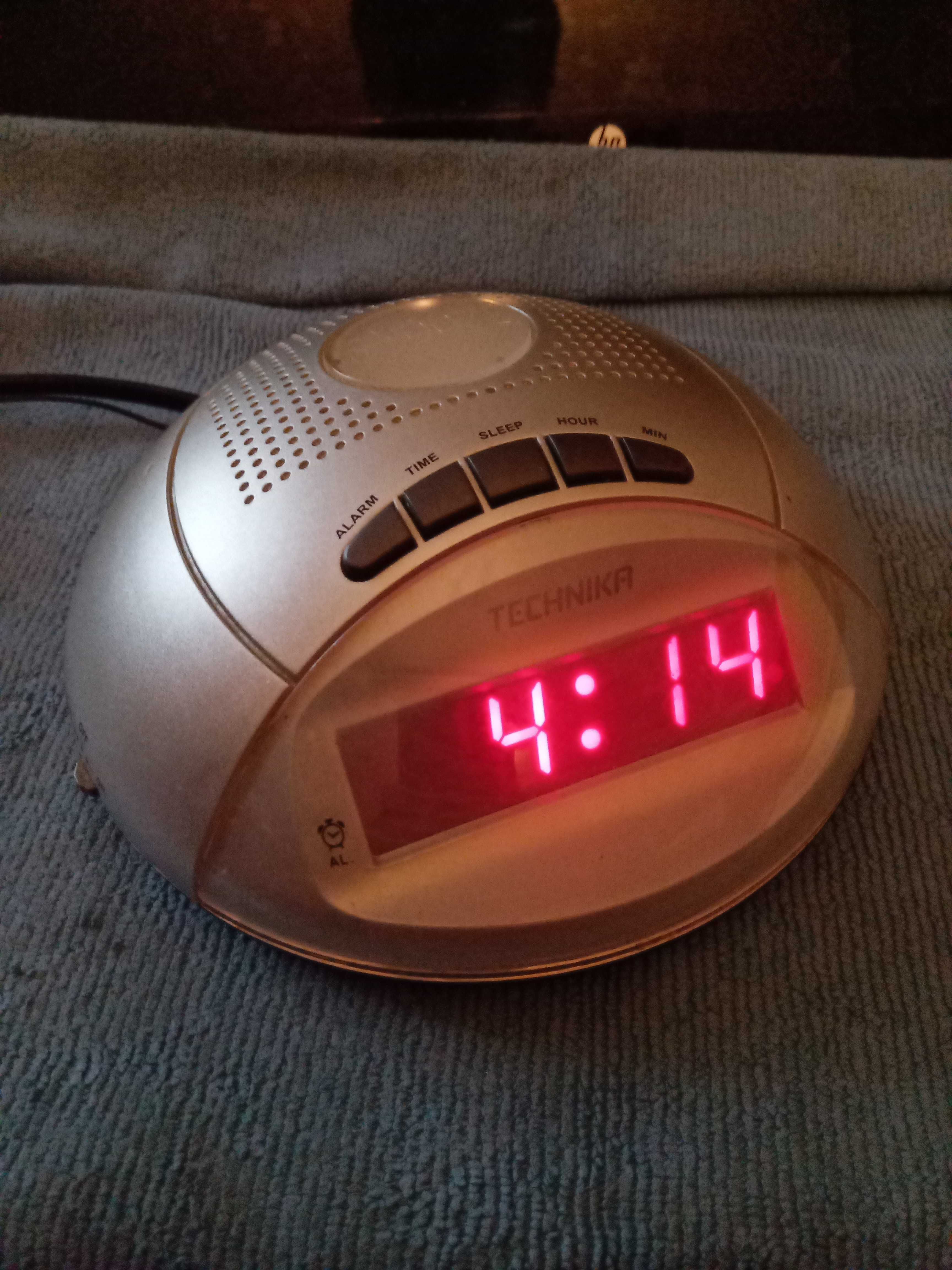 FM radio + часы + будильник ,Technika.