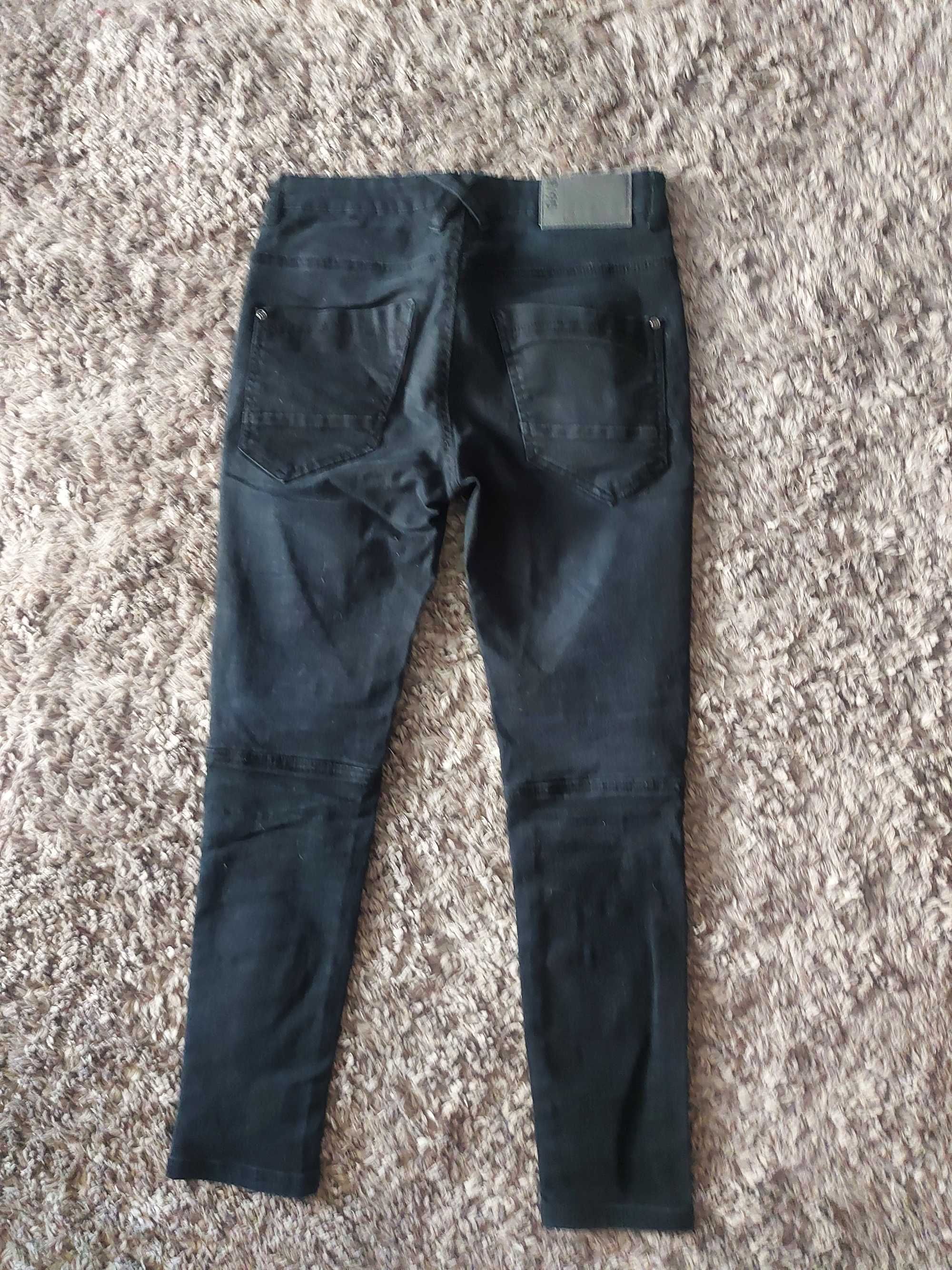 Czarne spodnie rurki jeansowe Reserved rozm. S