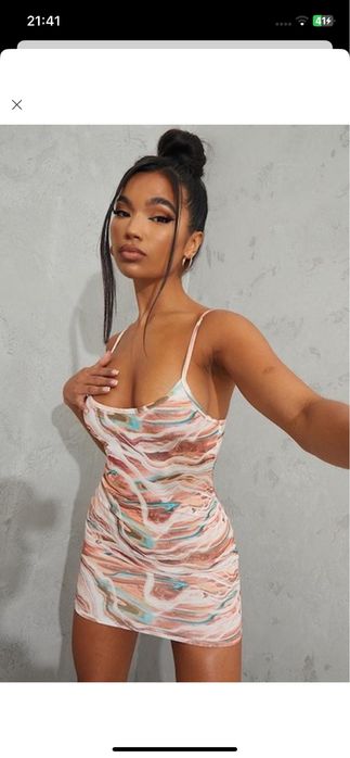 Сукня на бретельках з мармурним принтом