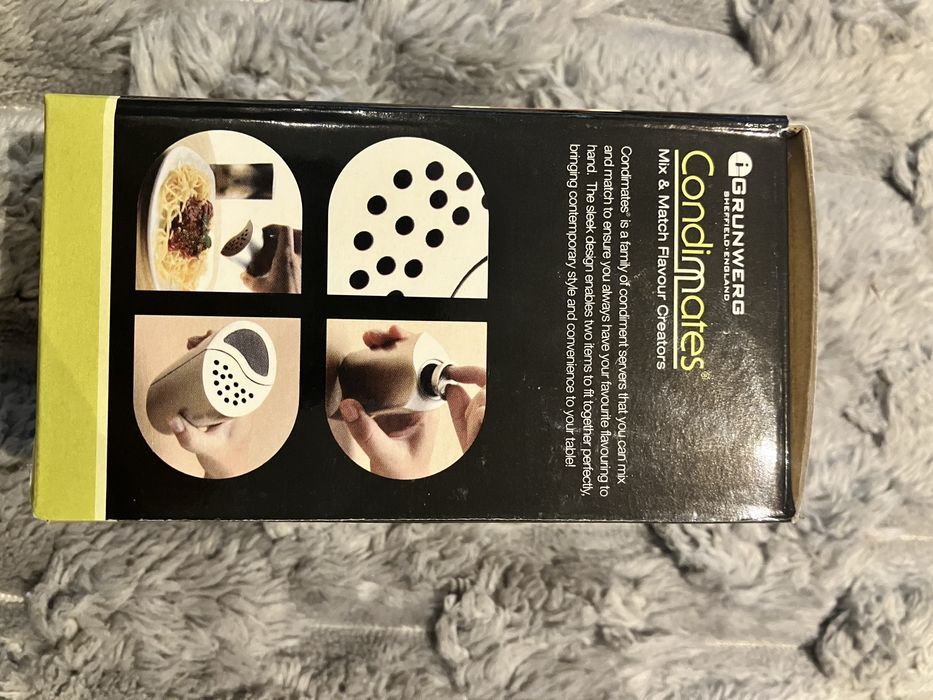 Stalowy dozownik przypraw Grunwerg Condimates Large Hole Sifter 10 cm