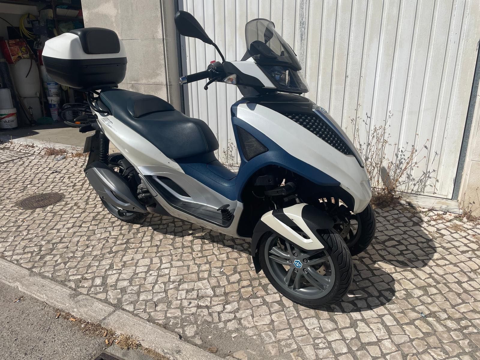 Scooter Piaggio MP3 Yourban 300 lt com Top Case