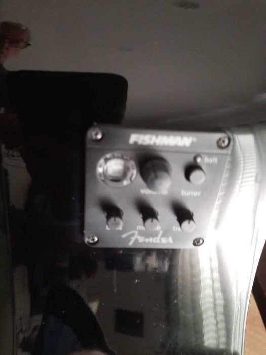 Fender CD - 60 CE com Estojo Rockcase e Amplificador Roland Cube 30 X