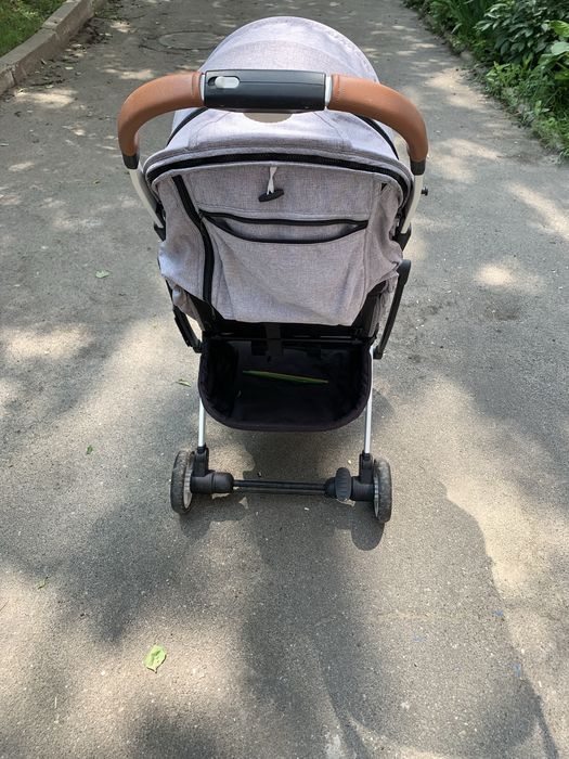 Дитяча коляска для прогулянок