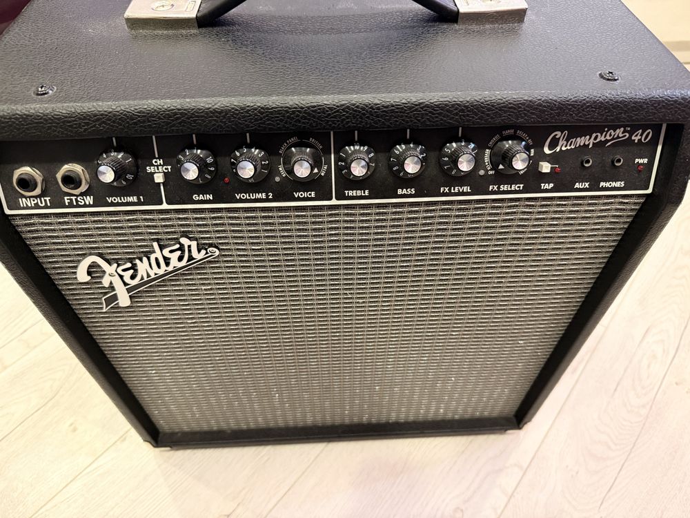 Продам комбоусилитель Fender Champion 40