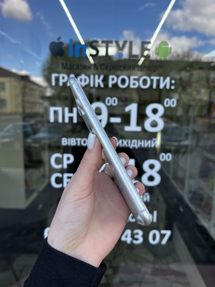 IPhone 8 Plus 64GB Silver Neverlock США