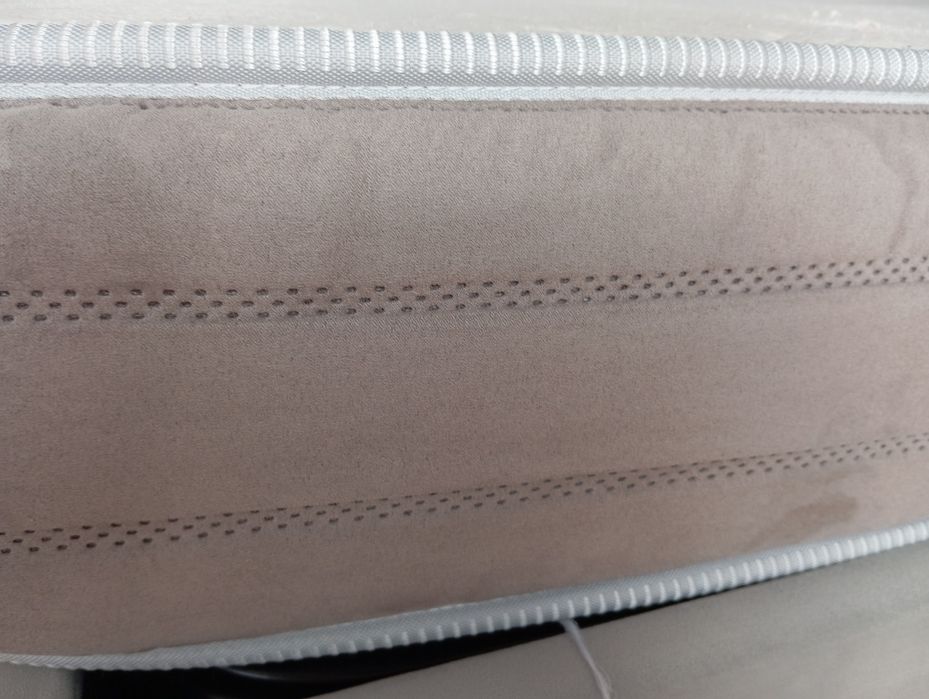 Vendo colchão de 1.80 por 200 com 3 anos.