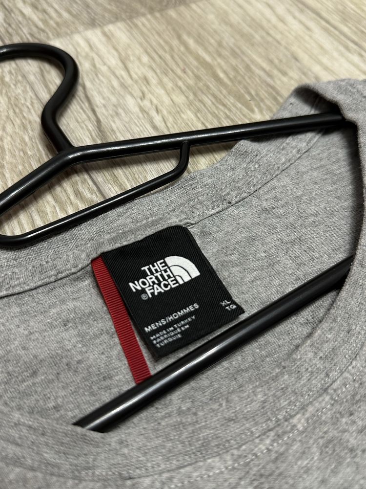 Футболка The North Face